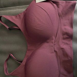 Victoria's Secret Sports Bra Size 38D Medium Support Purple - New with tags